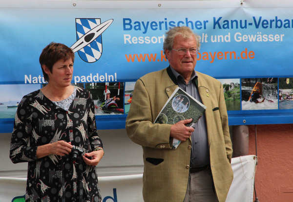 v.l.: Dr. Astrid Rössler ( Landeshauptmannstellvertreterin aus Salzburg), Prof.Dr. Hubert Weiger (Landesvorsitzender BUND Naturschutz) (Foto: BN) v.l.: Dr. Astrid Rössler ( Landeshauptmannstellvertreterin aus Salzburg), Prof.Dr. Hubert Weiger (Landesvorsitzender BUND Naturschutz) (Foto: BN)