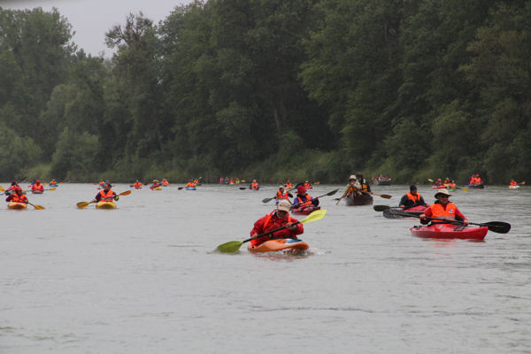 Paddeln für eine frei fließende Untere Salzach. Foto: BN BUND Naturschutz für eine frei fließende Untere Salzach. Foto: BN
