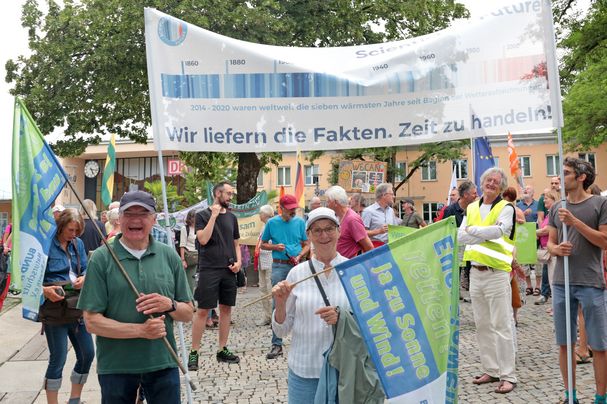 Foto: Claudia Lahr - Klimademo 18.07.26 Demonstranten an der Klimademo in Traunstein